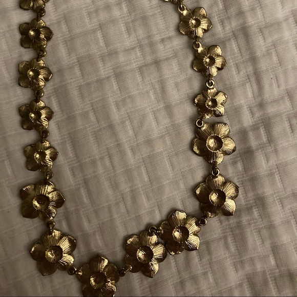 Black gold and clear stone flower necklace - Picture 4 of 4